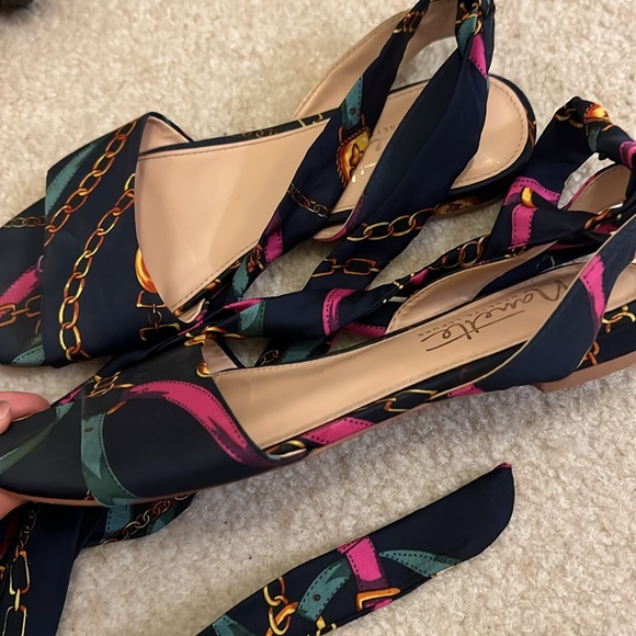 Woman sandals size 7.5 really good condition - Picture 2 of 3